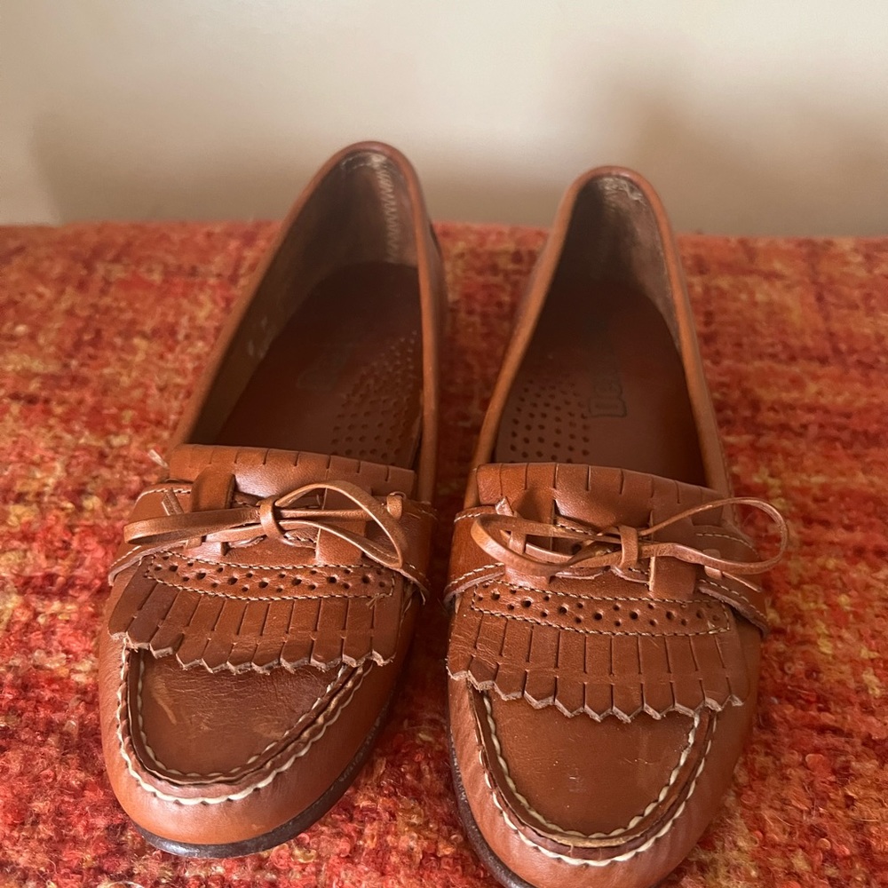 Woman's All leather moccasins shoes, Dexter, 6M. Like new w/ wear on bottom sole